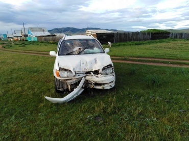 В Бурятии водитель "Тойоты" врезалась в палисадник и погибла
