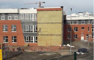 В Иркутске обрушилась стена только что построенной школы