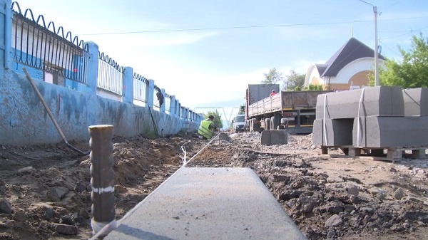В Улан-Удэ депутаты проверили ремонт дороги по ул. Революции 1905 года