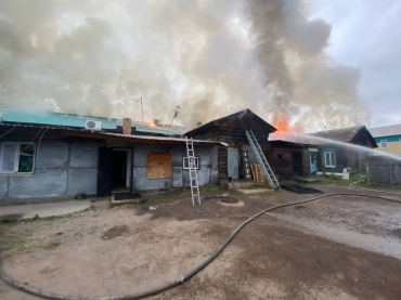 В селе в Бурятии вспыхнул крупный пожар