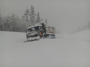 В Бурятии поселок Усть-Баргузин завалило снегом