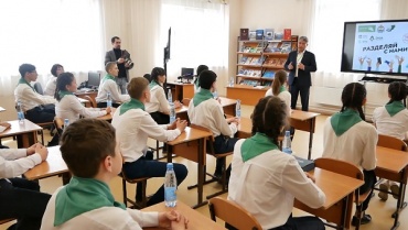 Алексей Цыденов провел урок для 6000 школьников Бурятии