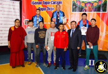 В Улан-Удэ прошел турнир по бухэбарилдаан с рекордным количеством участников