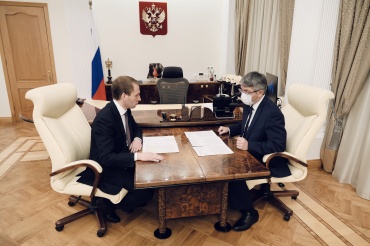Александр Козлов провел рабочую встречу с Алексеем Цыденовым