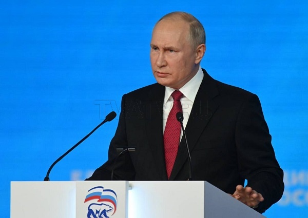 Владимир Путин на съезде "Единой России": единовременная выплата в 15 тысяч будет одинаковой для всех военнослужащих