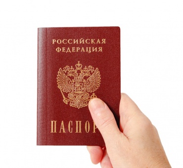 Россиян переведут с бумажных паспортов на электронные