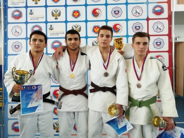 Спортсмены из Бурятии завоевали медали первенства ДФО по дзюдо