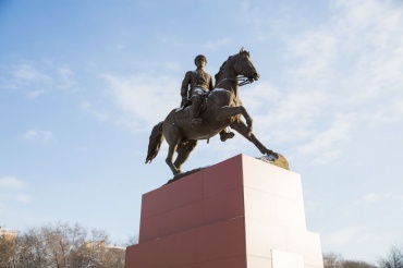 В Улан-Удэ ремонтируют памятник маршалу Рокоссовскому