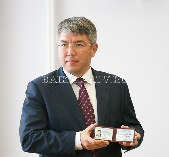 Алексей Цыденов получил удостоверение Главы Республики Бурятия