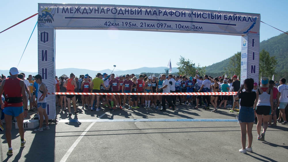 Бегунов марафона "Чистый Байкал" приглашают за стартовыми пакетами в ФСК