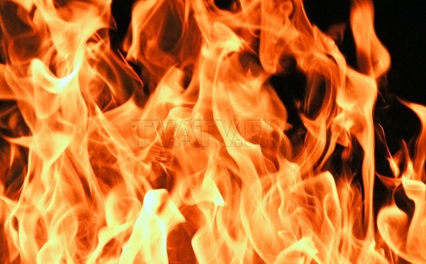 В Улан-Удэ из горящего дома спасли женщину