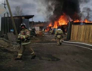 В Северо-Байкальском районе загорелся столярный цех 