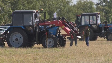 Гонки на тракторе и техническая конопля! В Бурятии прошел «День поля - 2022»