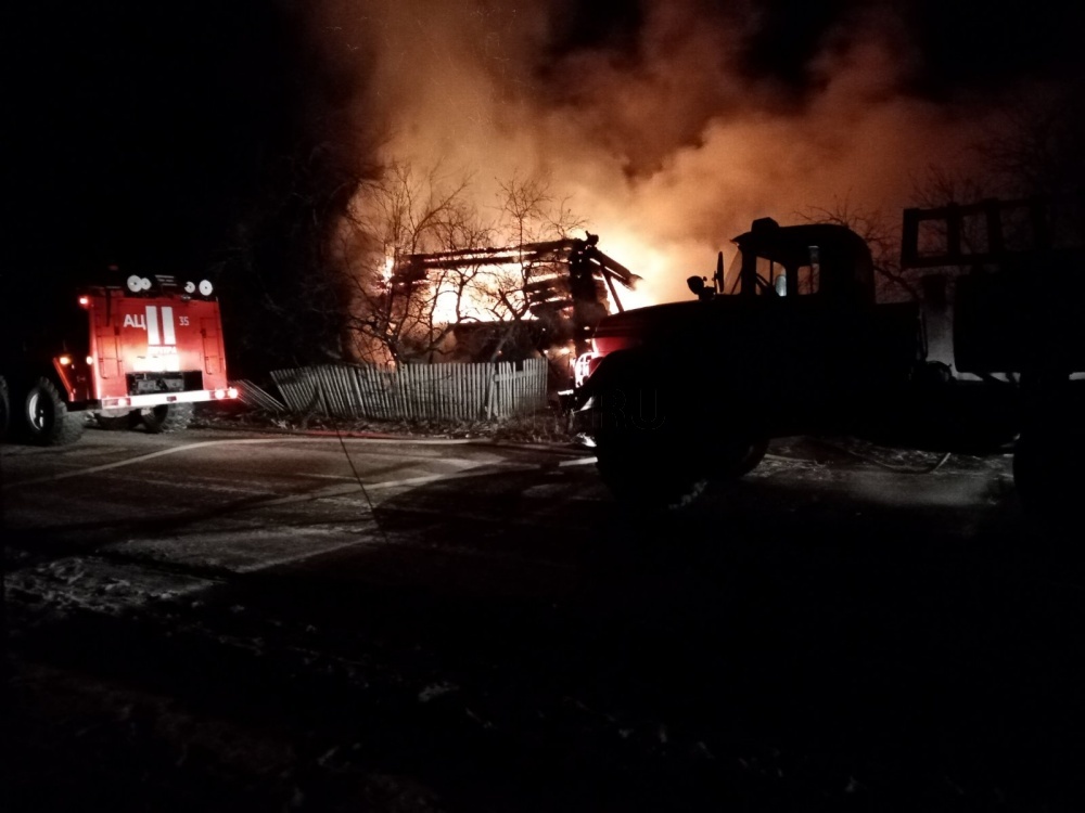 В Бичурском районе в крупном пожаре сгорели дом и постройки