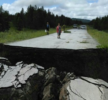 В Баунтовском районе Бурятии ведутся работы по восстановлению дороги