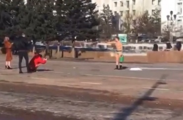 Полуголый блогер на площади Советов шокировал улан-удэнцев