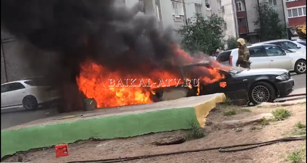 В Улан-Удэ на улице Ключевской 53  загорелся легковой автомобиль