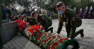 В Улан-Удэ возложили "Цветы памяти" к мемориалу Победы