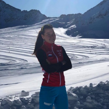 Алиса Жамбалова тренируется на леднике
