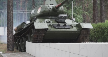 В Улан-Удэ легендарный танк Т-34 вернули на постамент
