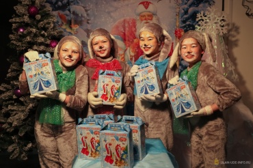 В Улан-Удэ около 4-х тысяч детей получат новогодние подарки от мэра