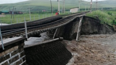 В Забайкалье восстановили движение поездов по мосту через реку Ареда