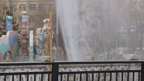 В «Радуге» забил фонтан. В Улан-Удэ произошла коммунальная авария
