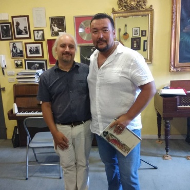 Концертмейстер Лучано Паваротти дал уроки бурятскому тенору