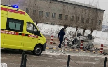 В Улан-Удэ водитель перевернувшейся иномарки умер в больнице
