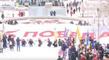В Улан-Удэ развернули полотно с символикой 75-летия Победы