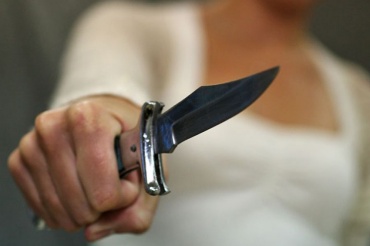 В Улан-Удэ пьяная женщина напала с ножом на знакомую 