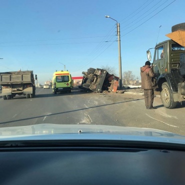 В Улан-Удэ погиб водитель "КАМАЗа" с автокраном 