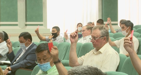 Горсовет Улан-Удэ снизил налоги и ушел на каникулы