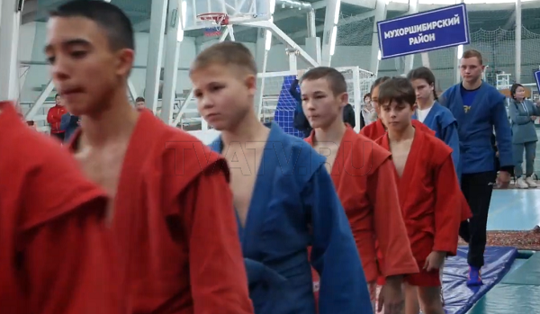 В Улан-Удэ спортинвентарь для детей собирают на коленках