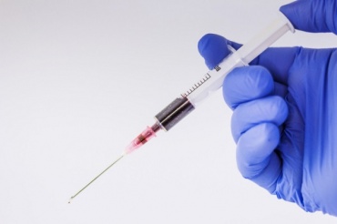 Путин поручил приступить к масштабной вакцинации от коронавируса