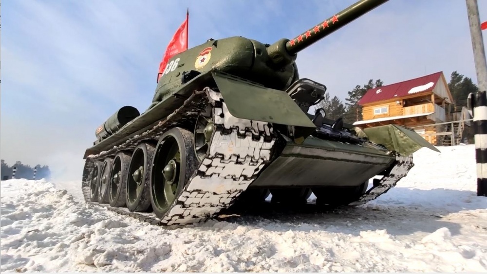 Уникальный заезд прошел в Бурятии на легендарном танке Т-34