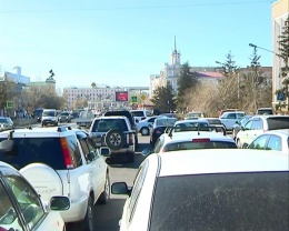 Стихийные парковки захватывают город