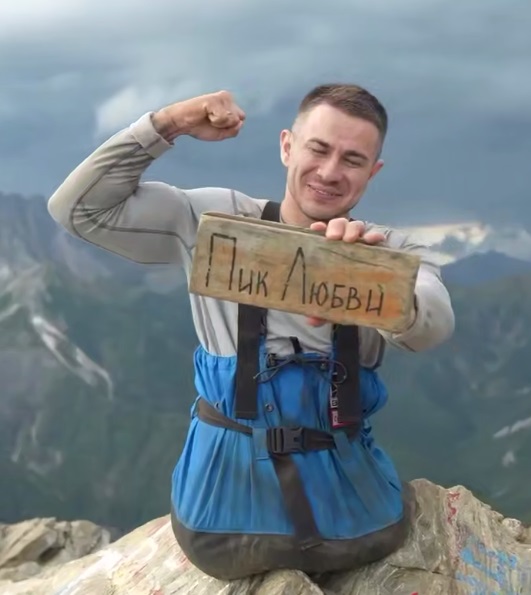 Блогер без ног Рустам Набиев поднялся на Пик Любви в Бурятии Блогер без ног Рустам Набиев поднялся на Пик Любви в Бурятии