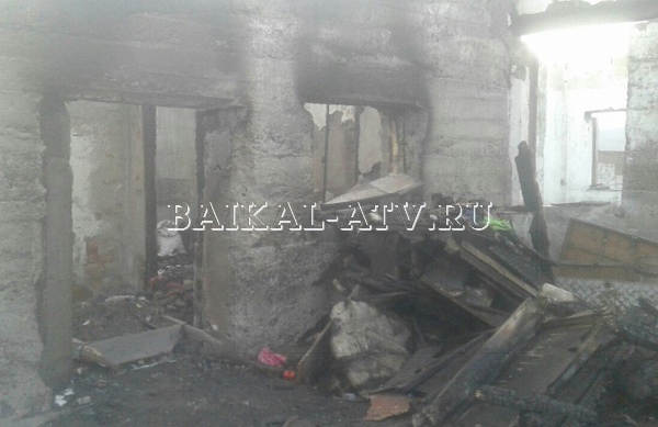Жители Бурятии активно помогают отцу-одиночке, чей дом сгорел