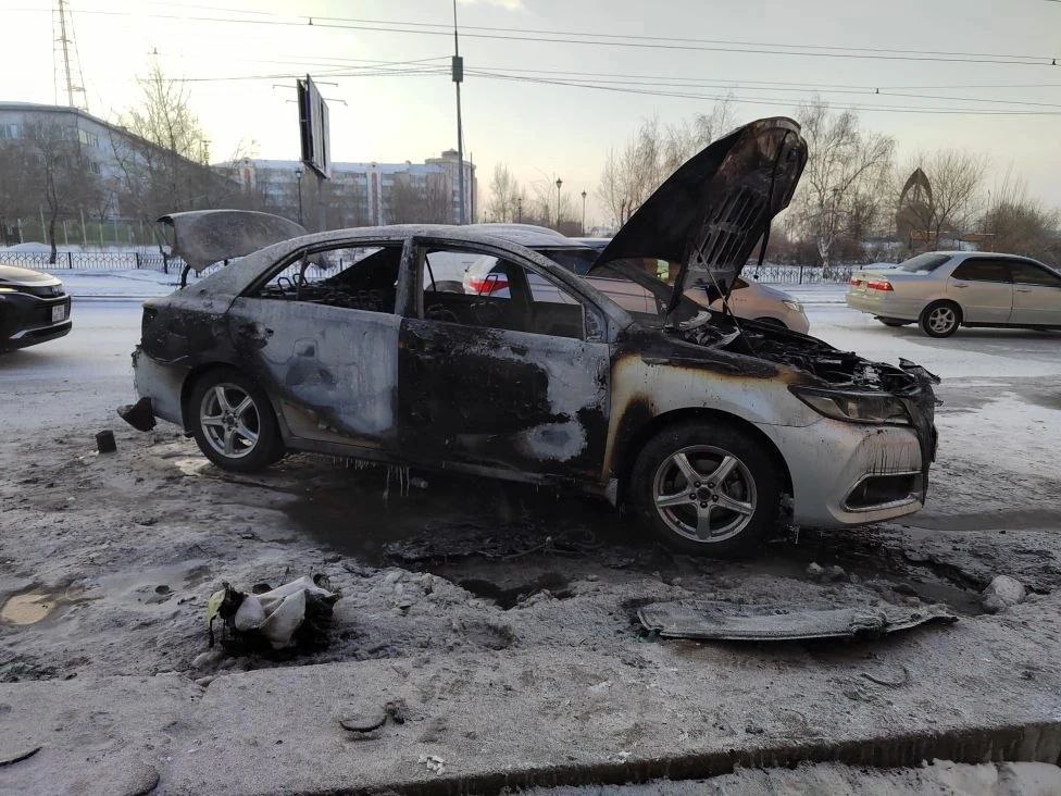 В Улан-Удэ горел легковой автомобиль В Улан-Удэ горел легковой автомобиль