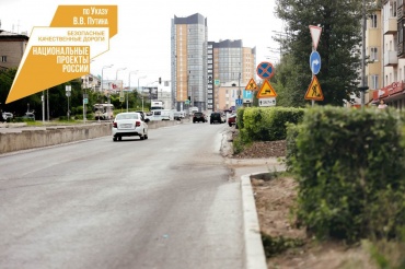В Улан-Удэ на дороге по пр. 50-летия Октября укладывают асфальт