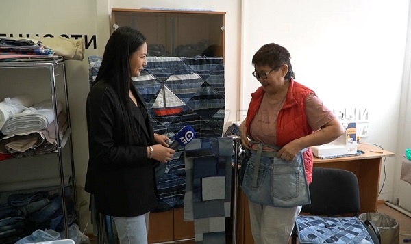 Пенсионерка из Улан-Удэ воскрешает старые джинсы