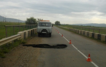 В Бурятии частично обрушился мост