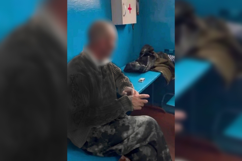 Житель Бурятии шел по дороге с коробком. Только там были не спички Житель Бурятии шел по дороге с коробком. Только там были не спички
