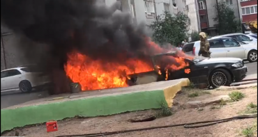 В Улан-Удэ на улице Ключевской 53  загорелся легковой автомобиль