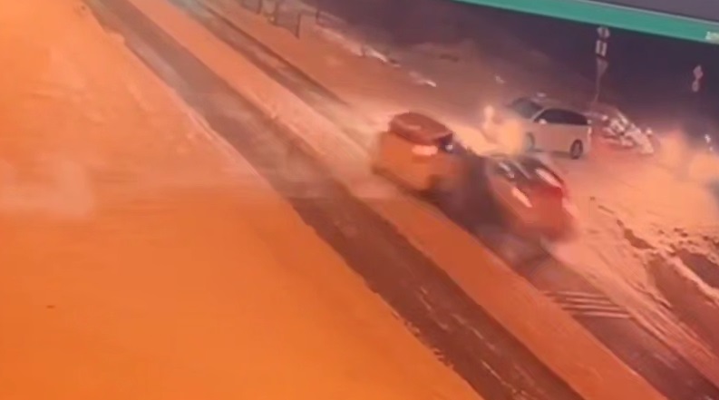 В Бурятии водитель Hyundai устроил массовое ДТП В Бурятии водитель Hyundai устроил массовое ДТП