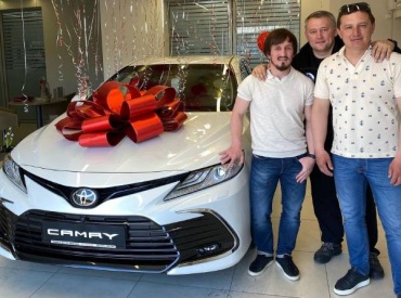 Александру Богомоеву подарили машину за 2,5 млн