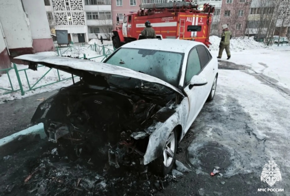 В Улан-Удэ ночью сгорел автомобиль В Улан-Удэ ночью сгорел автомобиль