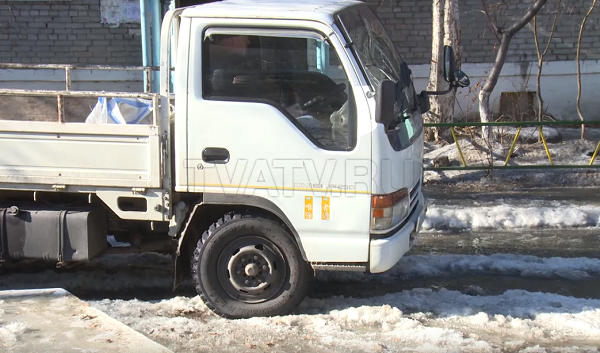 Прокуратура нашла метровые ямы на дорогах Улан-Удэ