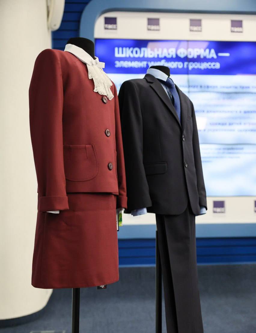 В России вручен первый сертификат школьной форме по новому ГОСТу В России вручен первый сертификат школьной форме по новому ГОСТу
